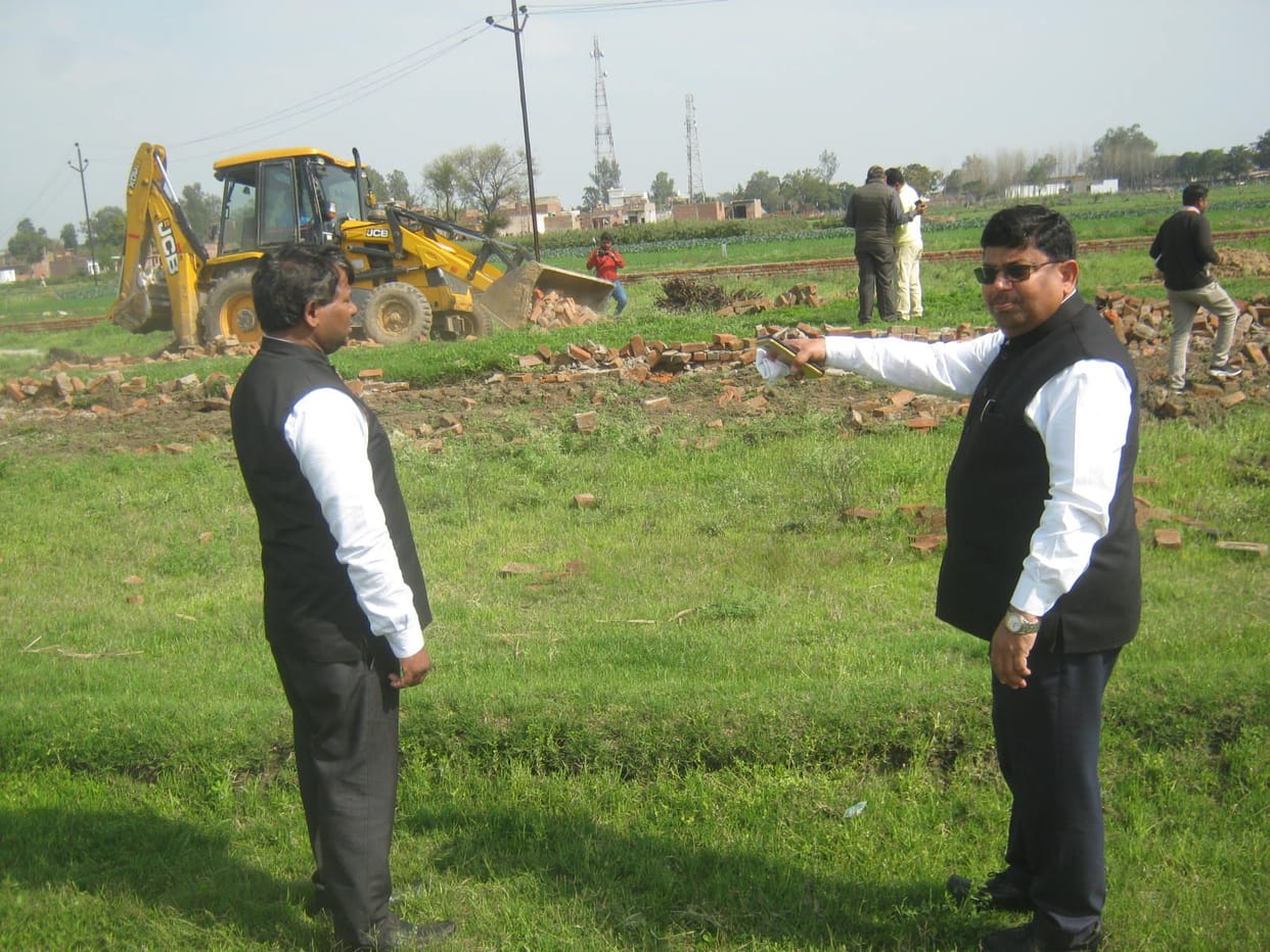 JCB fired on illegal colonies in Khatauli