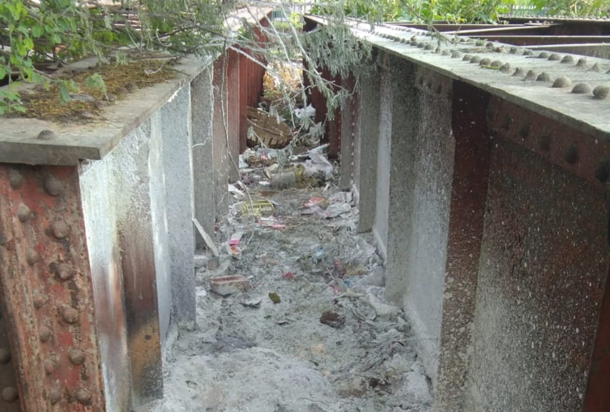 ghaziabad Meteorite falling news make sensation masses reach to see site officer not sure of meteor