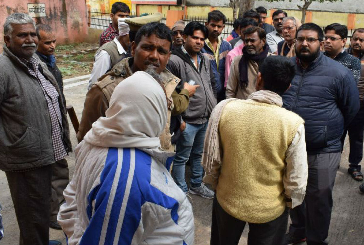 teacher commits suicide in mainpuri
