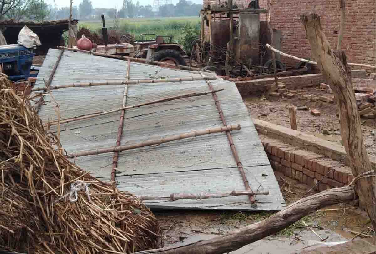Four people injured after wall collapses with tinshed