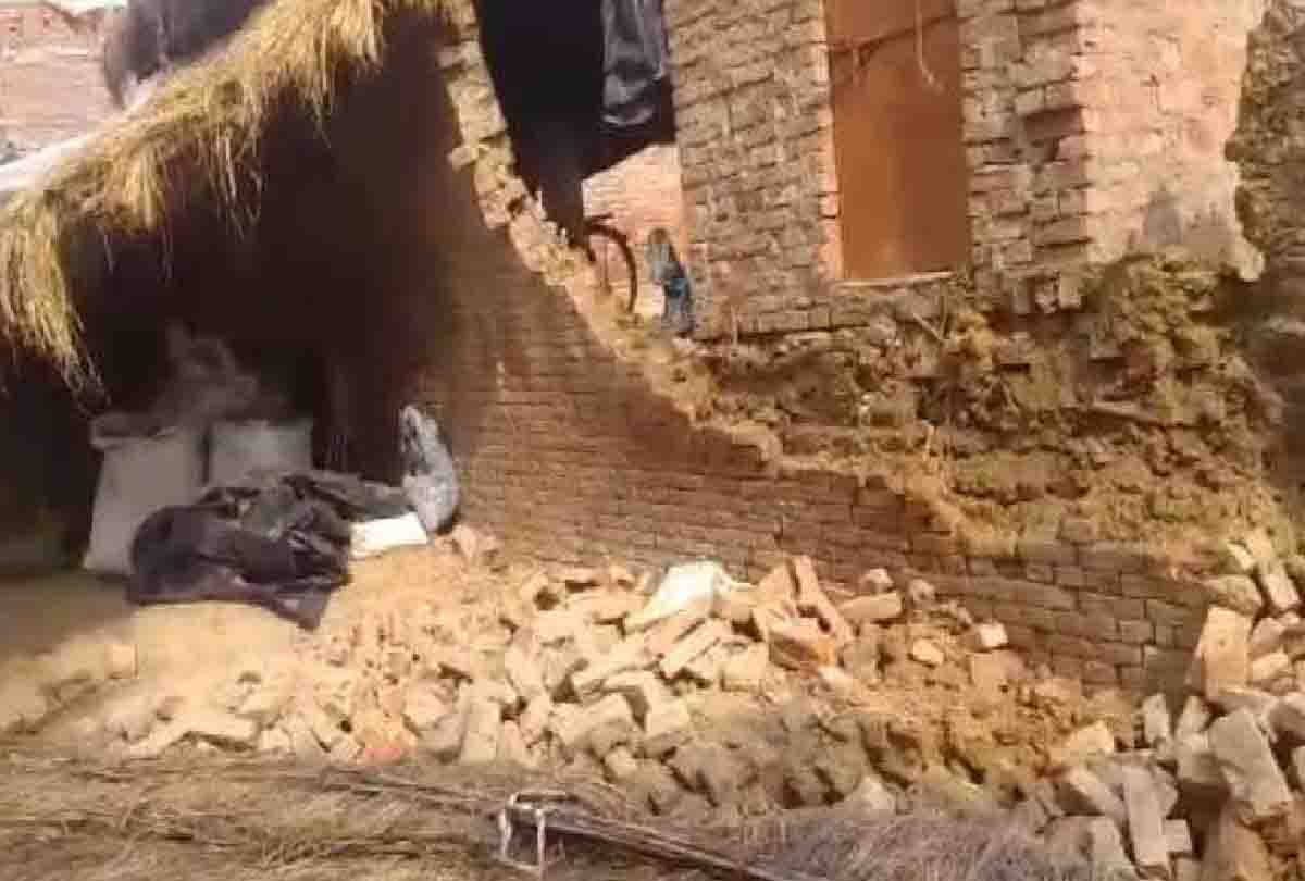 Kutcha house collapses after heavy rains, mother-son injured in debris