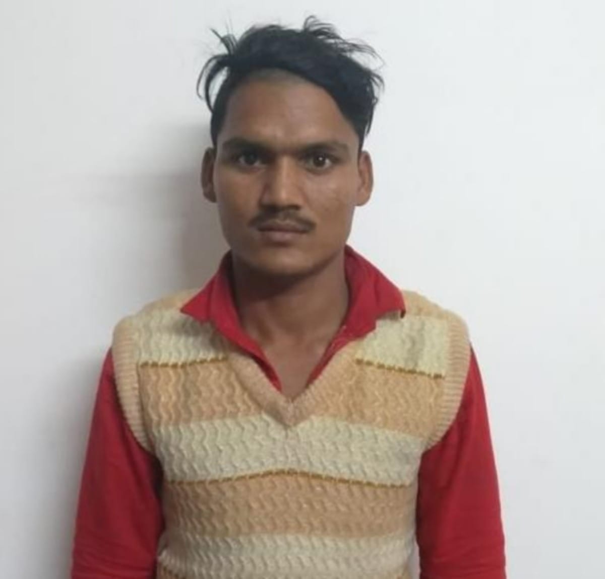 Police arrested Prize crooks in varanasi
