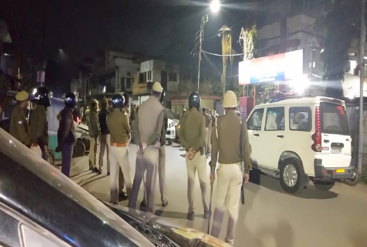 Students of KPUC Hostel in Prayagraj created ruckus in the hotel, fighting and stone pelting