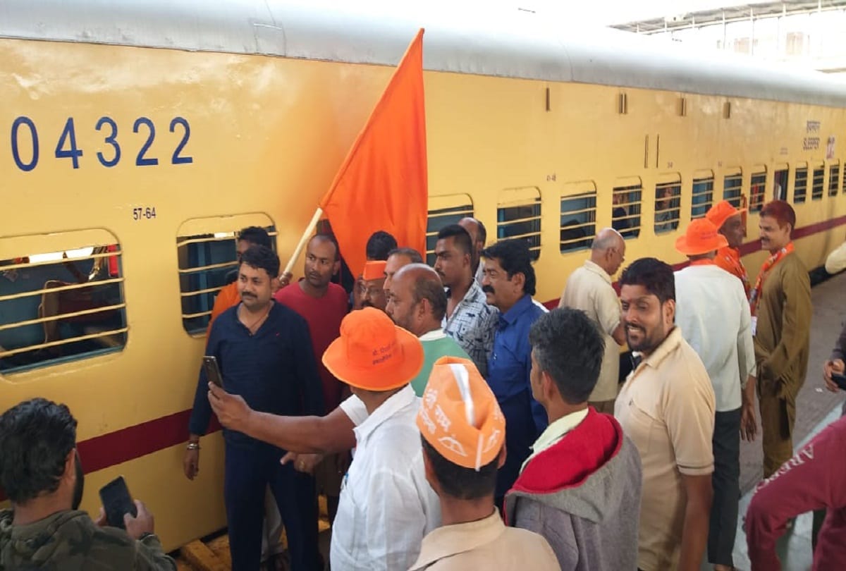 Shiv Sainiks train reached Prayagraj Junction, Jayashree Ram's announcement at junction