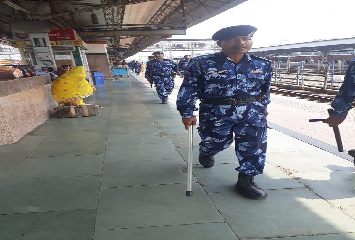 Shiv Sainiks train reached Prayagraj Junction, Jayashree Ram's announcement at junction