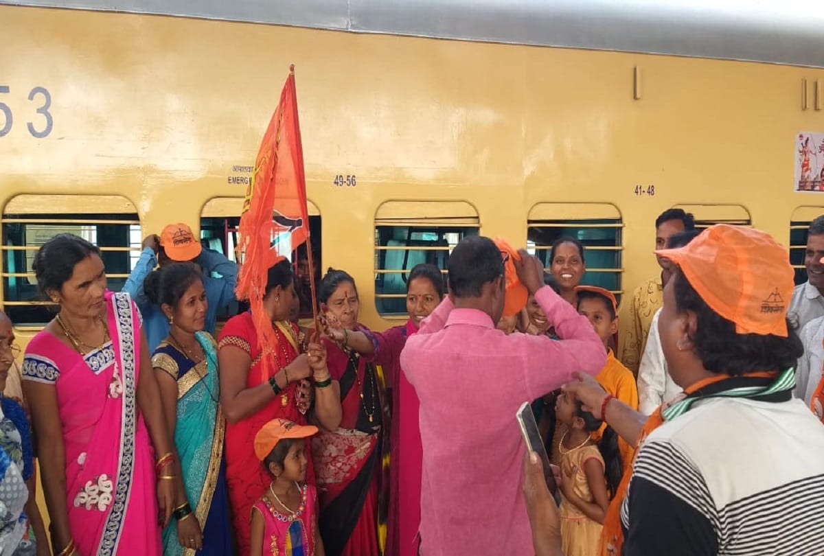 Shiv Sainiks train reached Prayagraj Junction, Jayashree Ram's announcement at junction