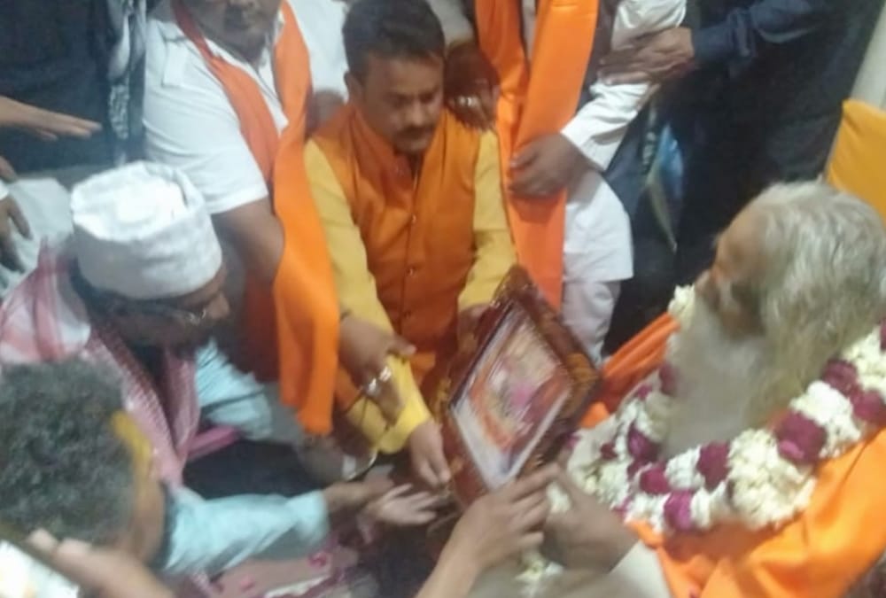 Muslims welcome Mahant Nritya Gopal Das in Ayodhya.