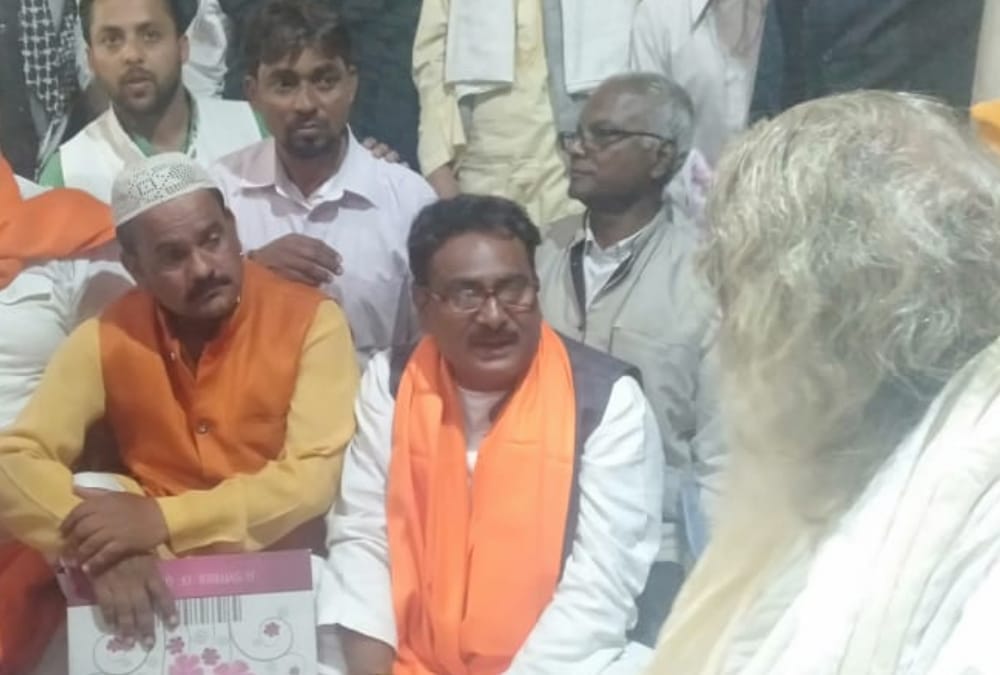 Muslims welcome Mahant Nritya Gopal Das in Ayodhya.