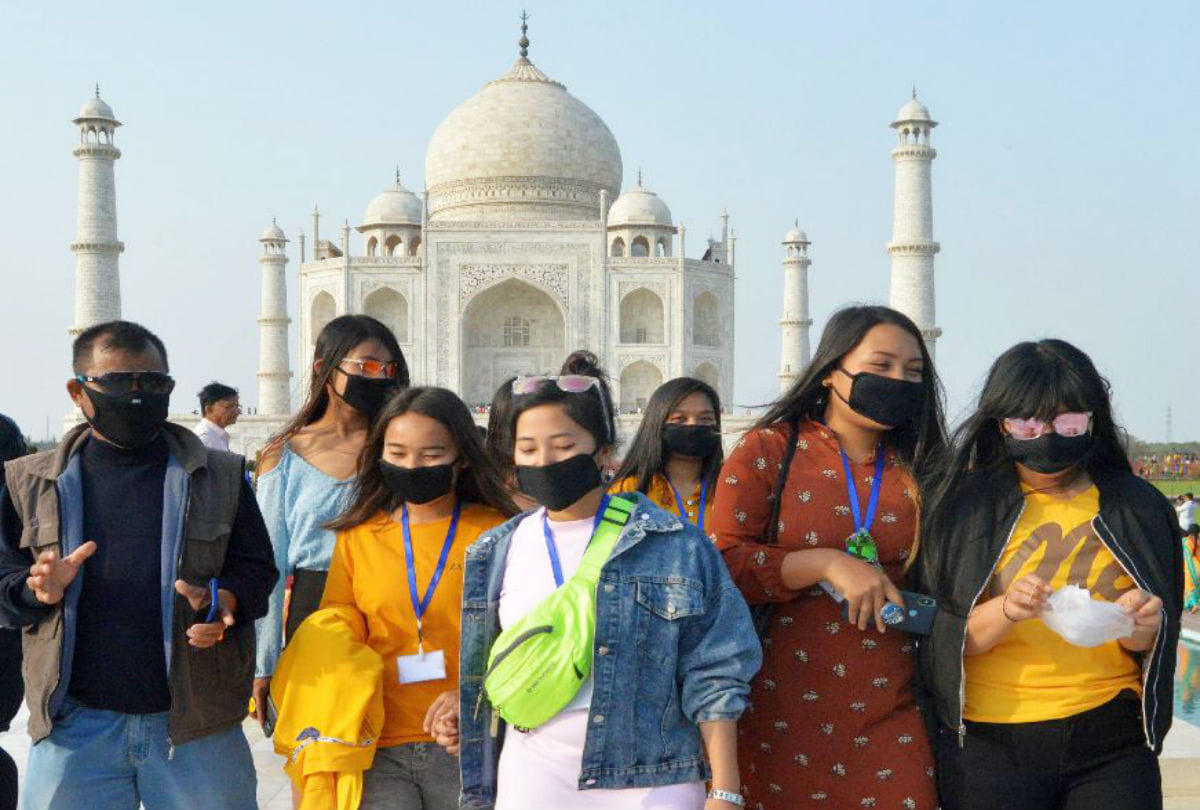agra mayor said taj mahal and others monuments should be closed due to coronavirus