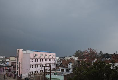 Rain made a husge damage for farmers in Uttar Pradesh.