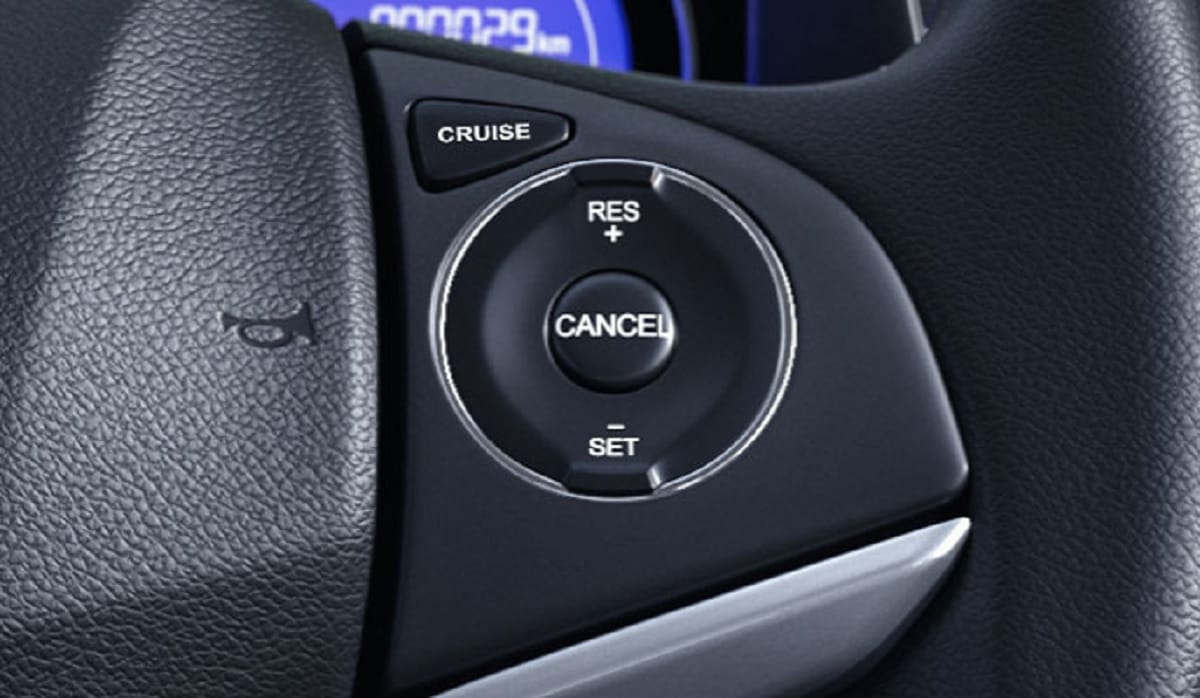cruise control feature in modern cars should not become a danger, know when and how to use