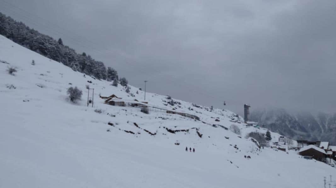 Auli: In March snow-covered peaks seems very beautiful