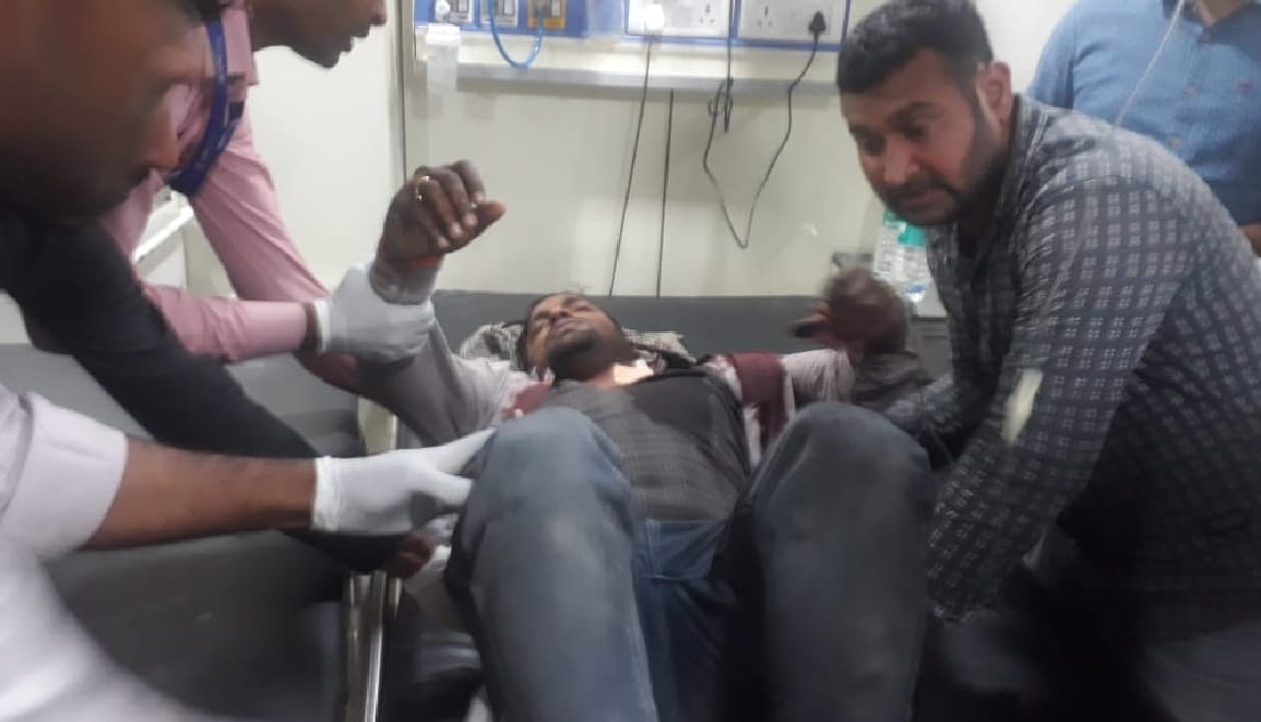 Pradhan shot at shop in azamgarh
