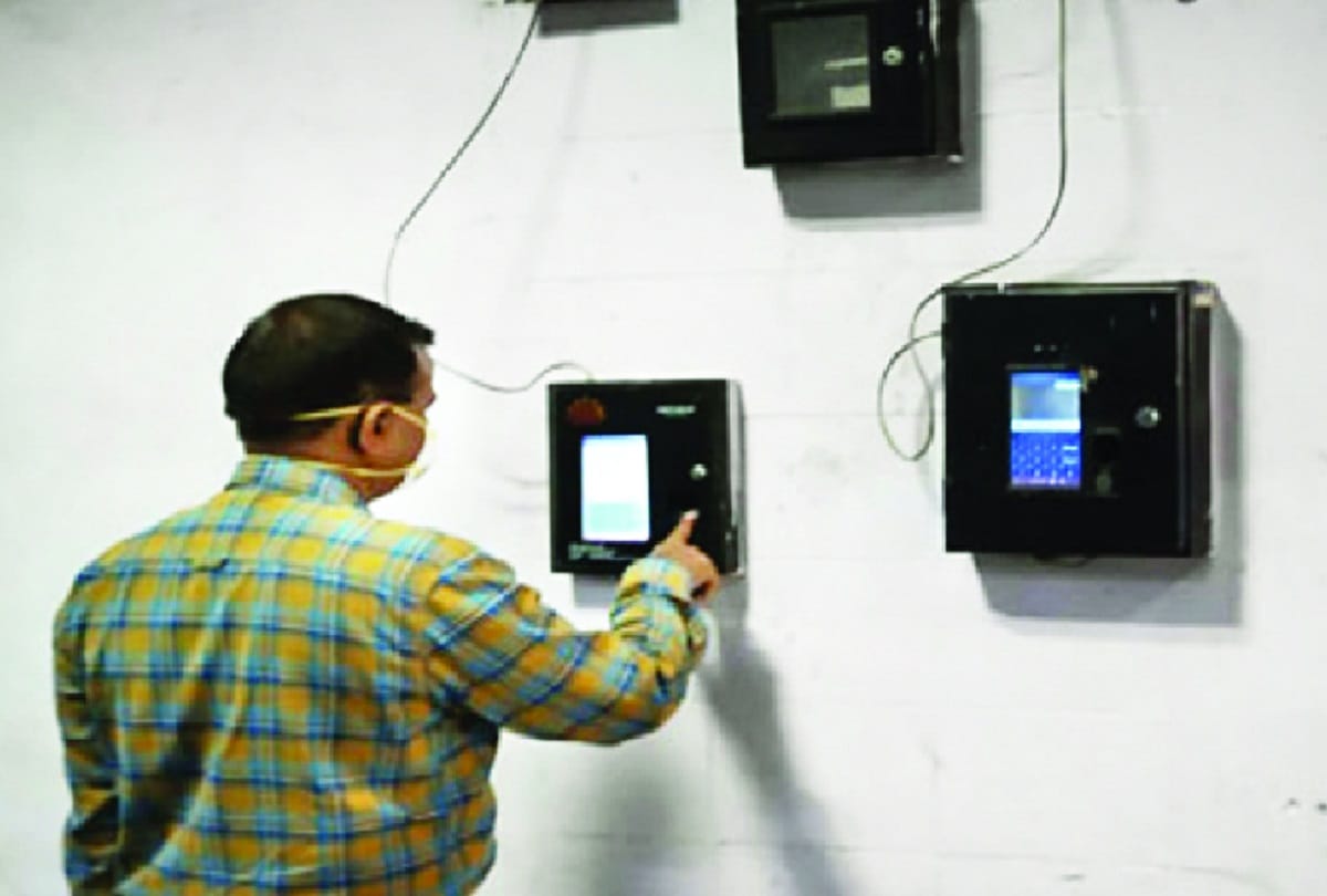 Biometric attendance still at AIIMS, Lady Harding and RML
