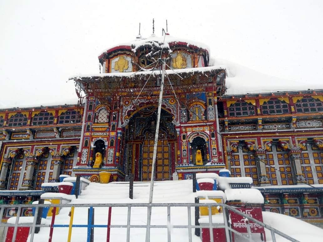 Uttarakhand weather Updates: Snowfall in badrinath and Hemkund sahib today