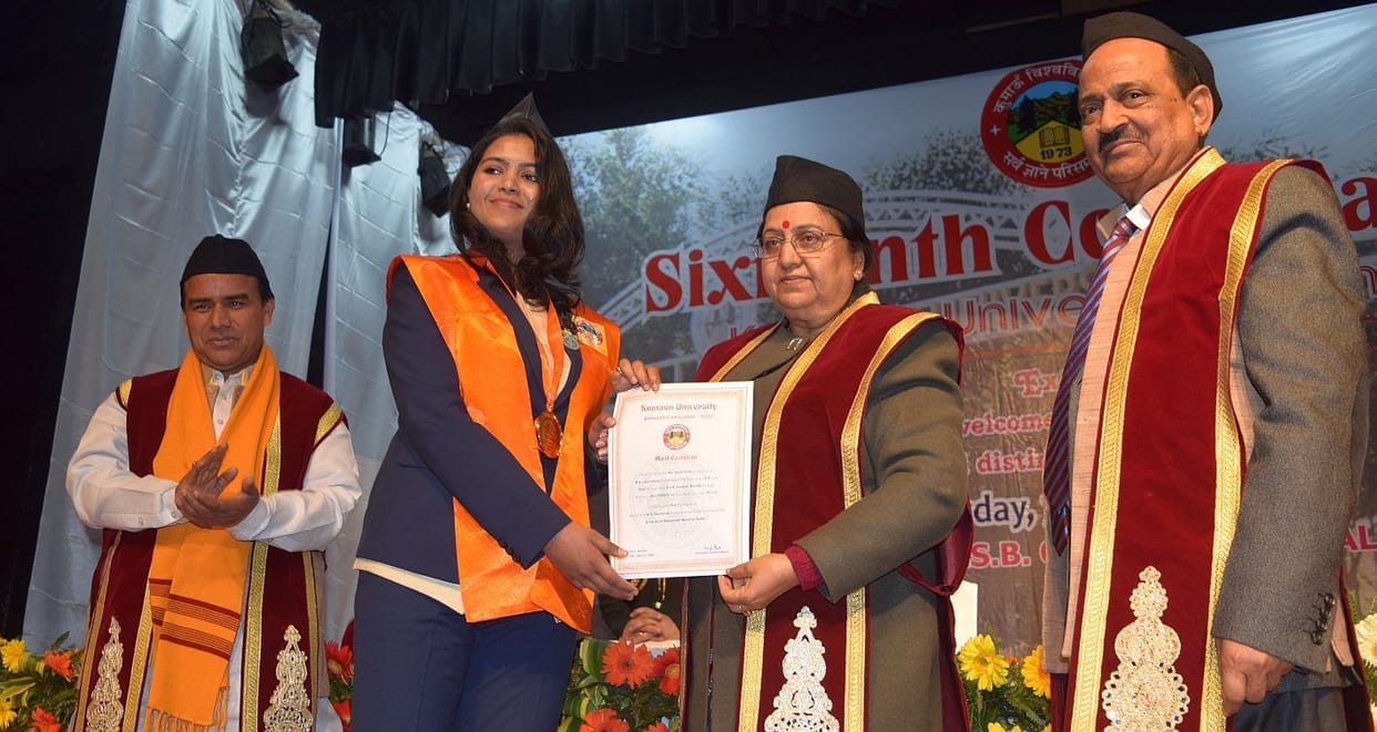 Kumaon University 16th Convocation: 62 meritorious medals, 38 thousand 581 received degrees