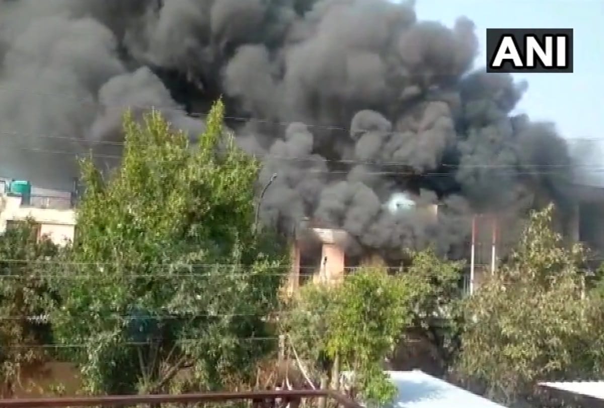 Fire breaks out in plastic factory of Noida phase 2 fire tenders at spot all updates