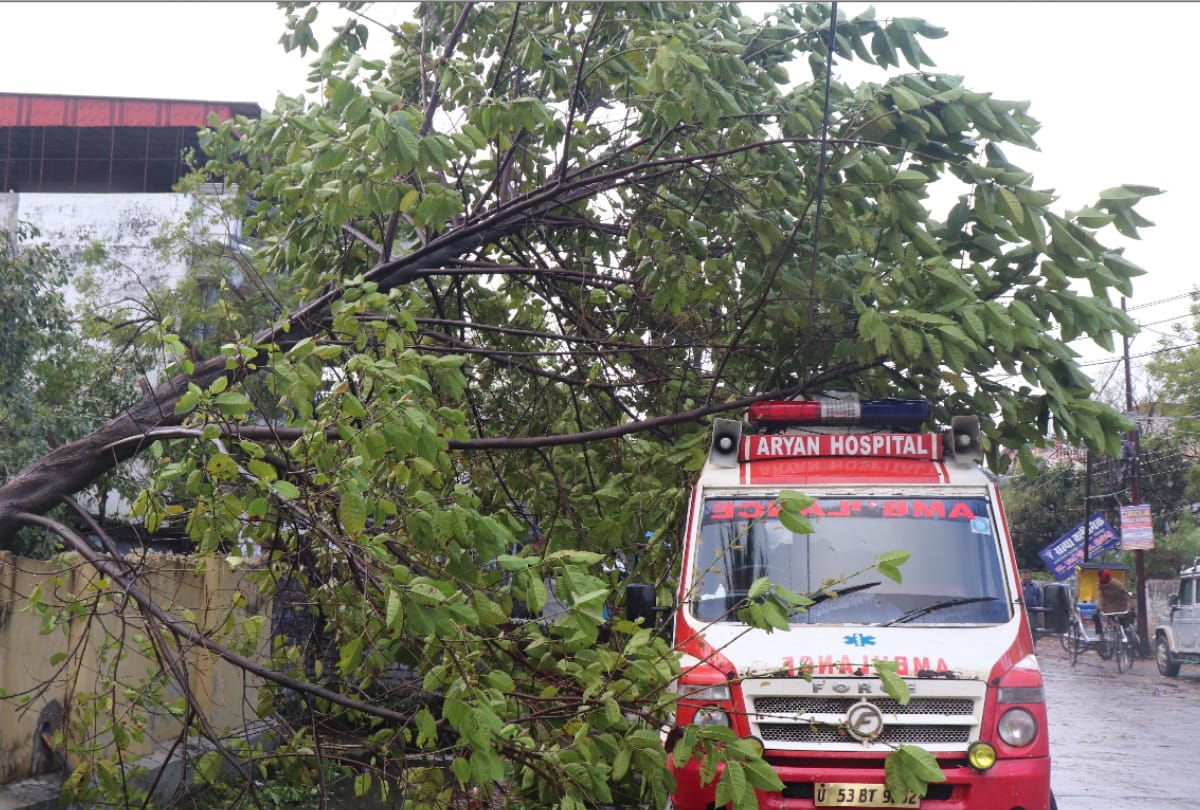 two people died due to heavy rain in gorakhpur