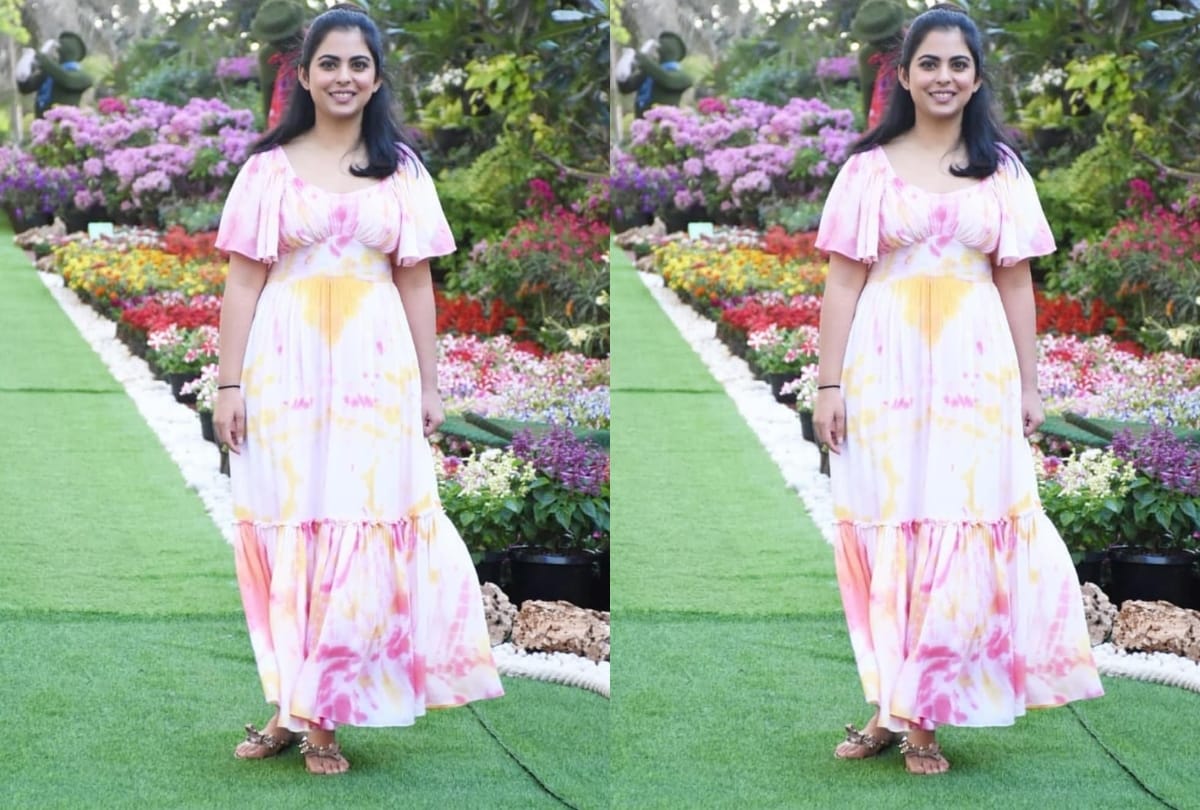 isha ambani traditional holi look in white anarkali hand printed suit