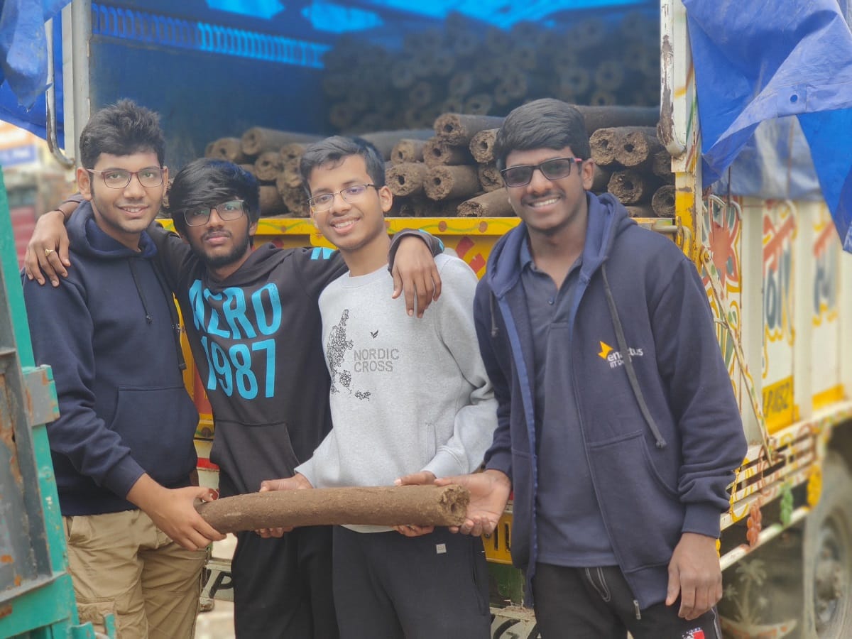 IIT delhi Students develop cow dung logs for holika dahan