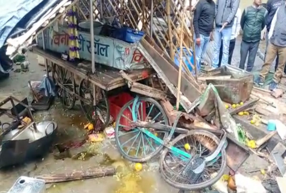 Aligarh : accident car hit street vendors one died two injured accused arrested 