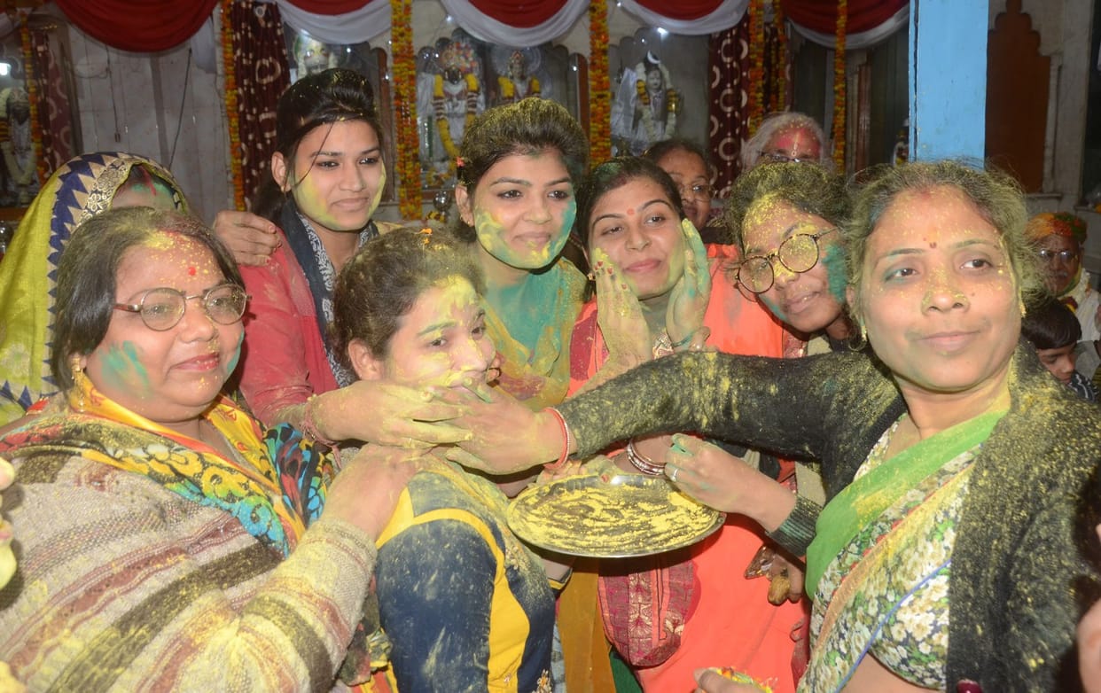 Women palyed holi