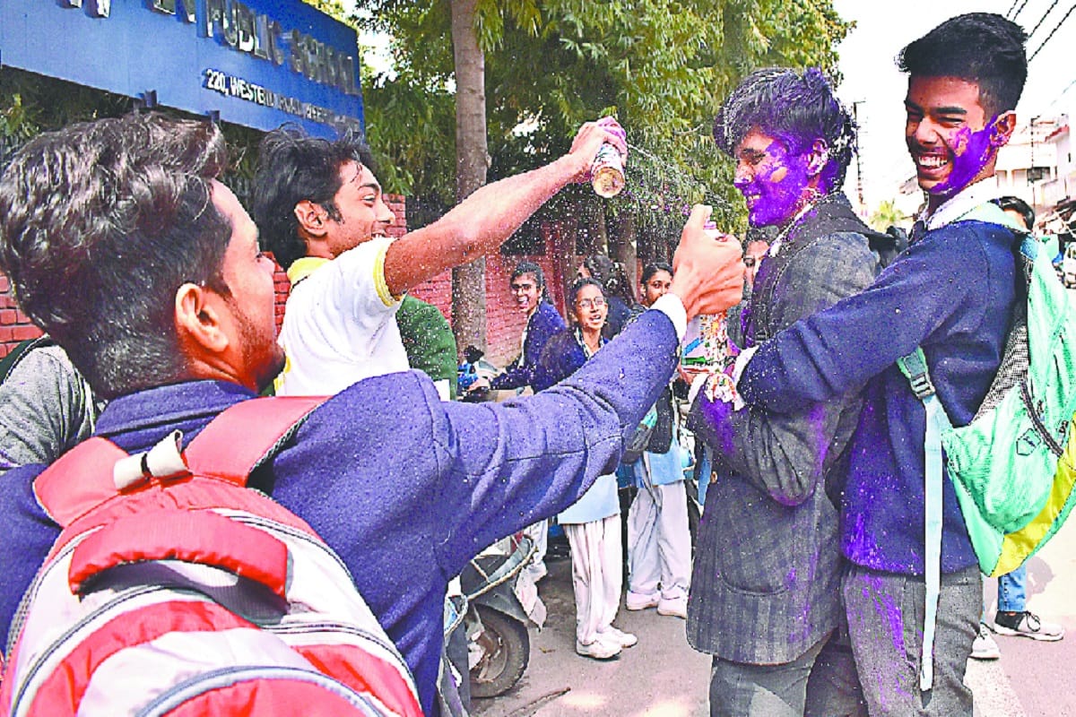 Holi celebrated in many school and college at Meerut city