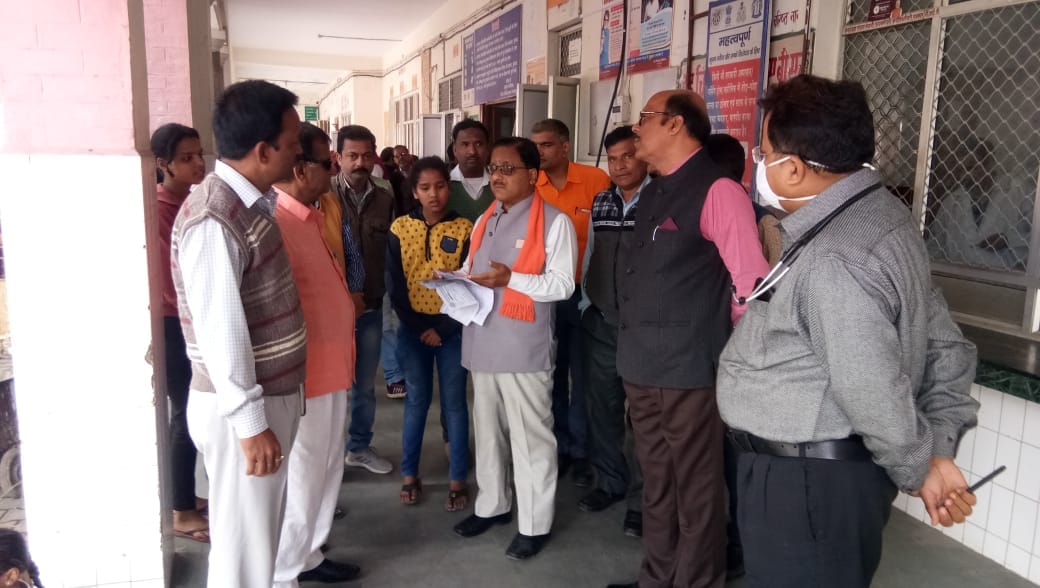 MLA Dr. Radha Mohan Das Agarwal investigated Municipal Corporation hospital in gorakhpur