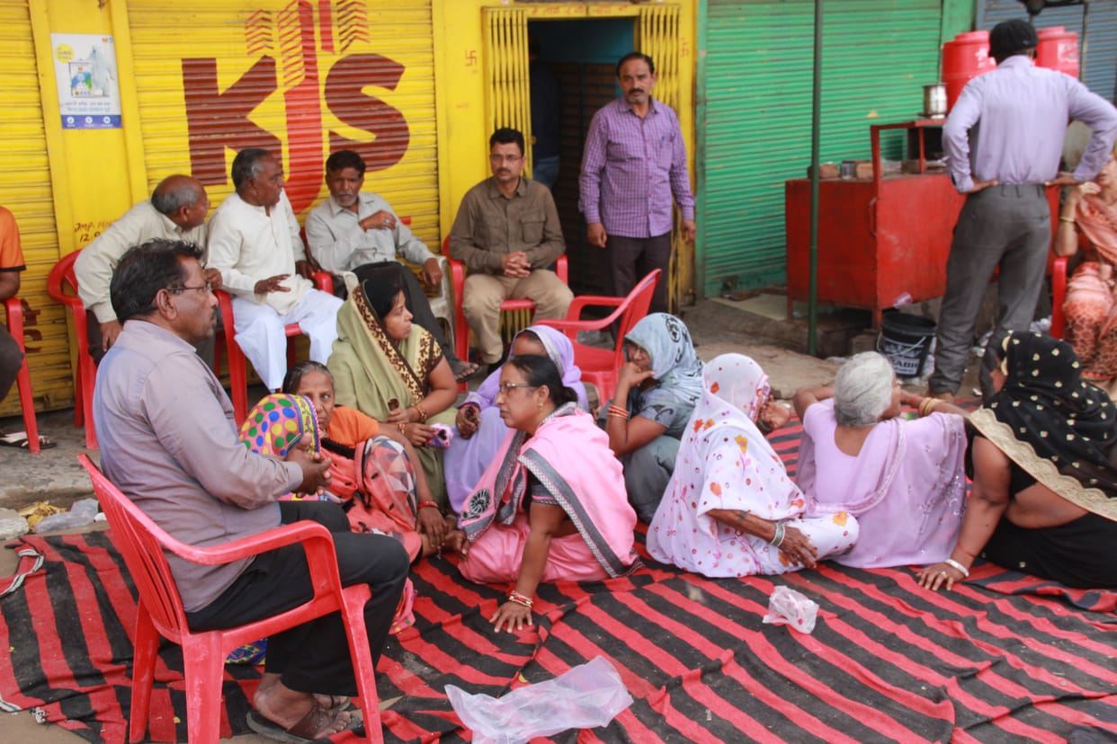 Jhanshi cement businessman road accident die in orcha