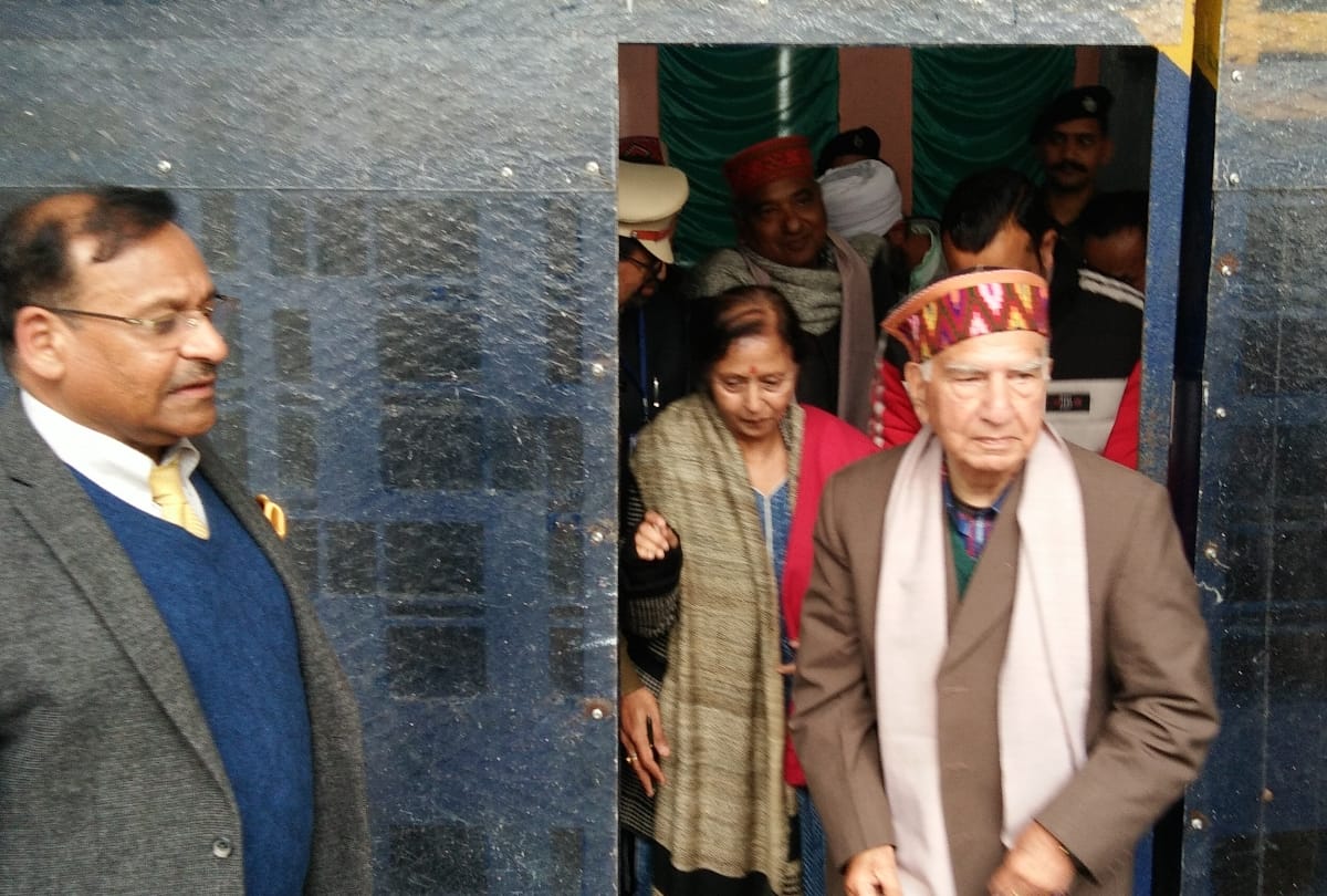 BJP leader Shanta Kumar visited adarsh kendriya karagar nahan in sirmour himachal pradesh