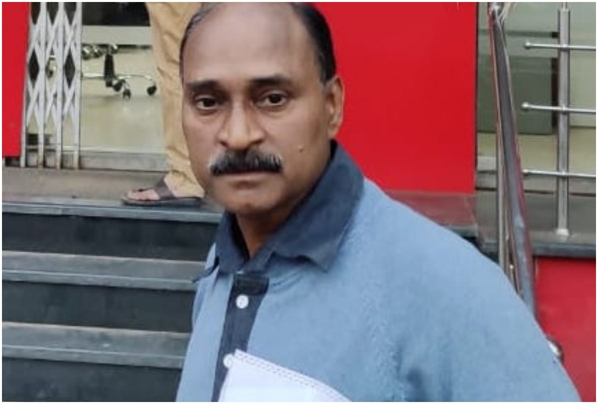 There is a stir among Yes Bank customers in Prayagraj