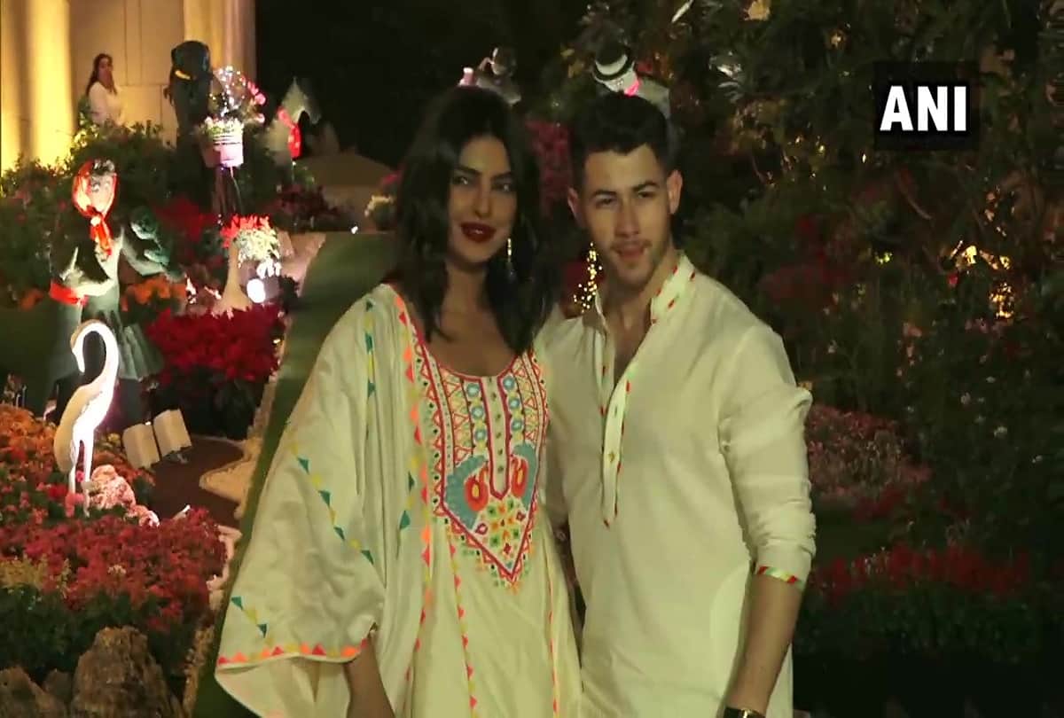 Priyanka Chopra,Nick Jonas, Katrina Kaif, Sonali Bendre, Vicky Kaushal attended the Holi party