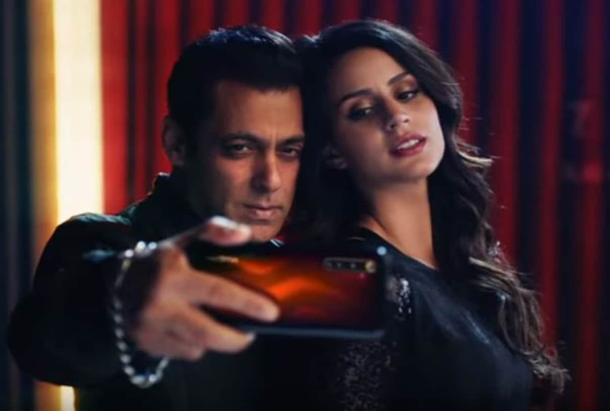 Brazilian Model Larissa Bonesi is With Salman Khan in Mobile Phone Advertisement