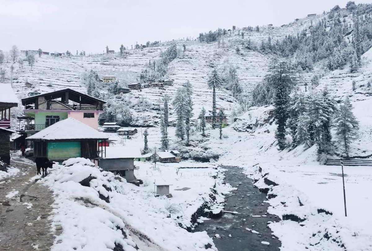 fresh snowfall and rainfall in himachal dozen roads including two highways closed