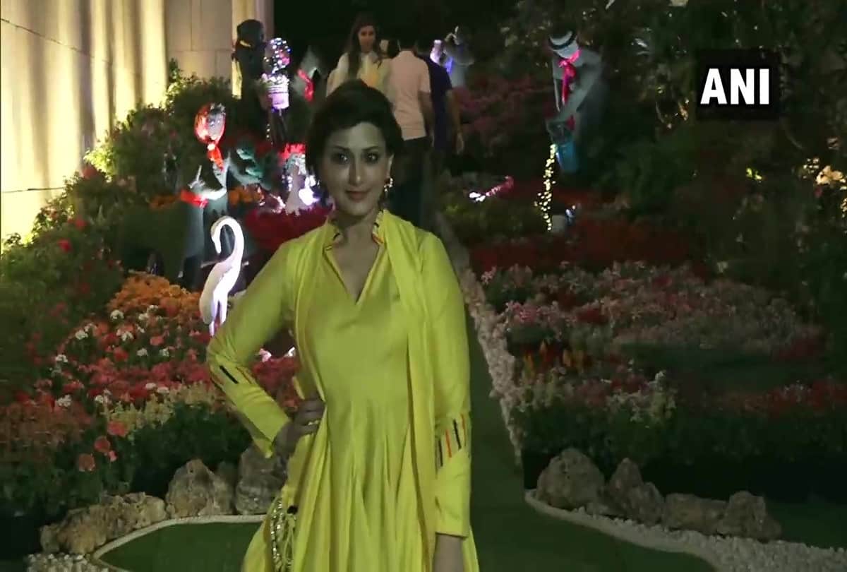 Priyanka Chopra,Nick Jonas, Katrina Kaif, Sonali Bendre, Vicky Kaushal attended the Holi party