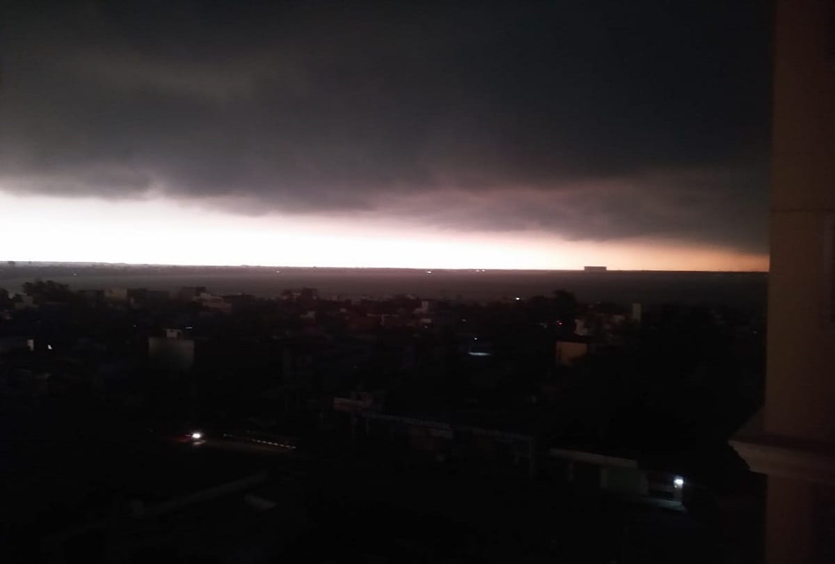 Heavy rain start with cold wave wind in gorakhpur