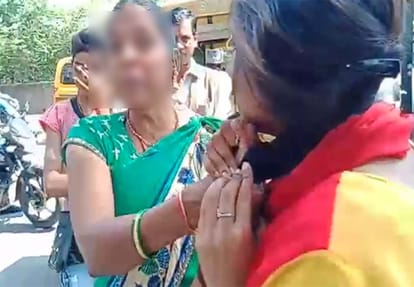 UP: पंचकूला की युवती को हेयर ड्रेसर से इश्क, कोर्ट मैरिज करने पहुंच गई मुरादाबाद, तहसील खींचतान के बाद हंगामा UP: Panchkula girl is in love with hair dresser, reaches Moradabad for court marriage, commotion in Bilari