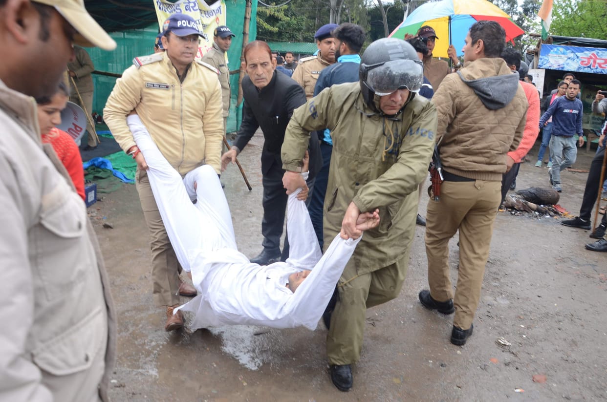 Police forced the agitators sitting on hunger strike