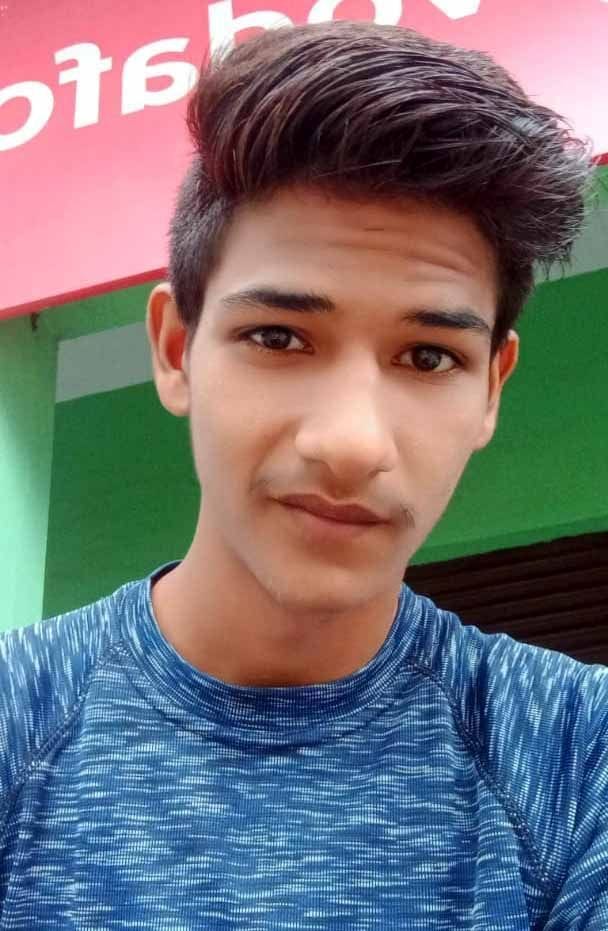 In aligarh highschool student killed by his friend for  ransom money.