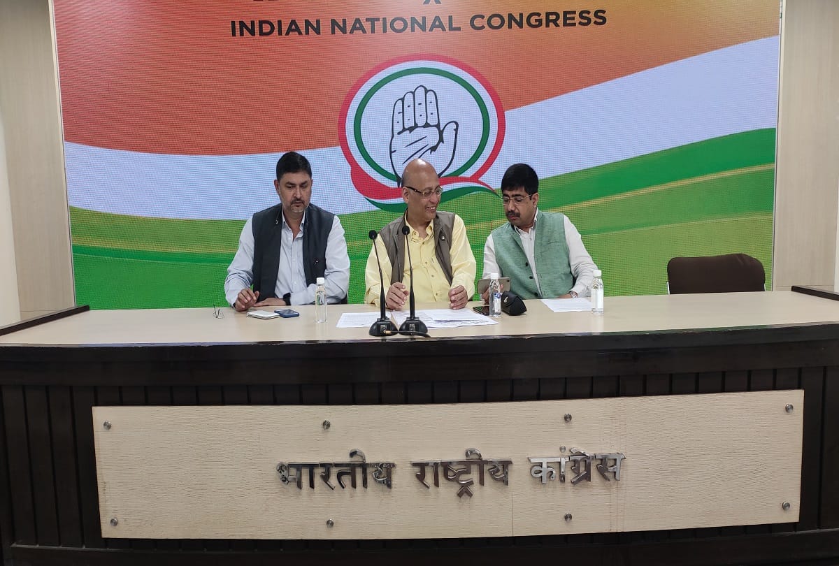 Congress accused government messing with lives of the poor by increasing premium of small vehicles