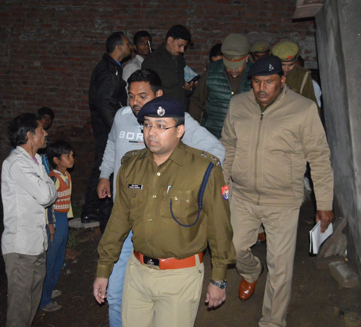 Hathras: Dead body killed in broad daylight, dead body tied to cot