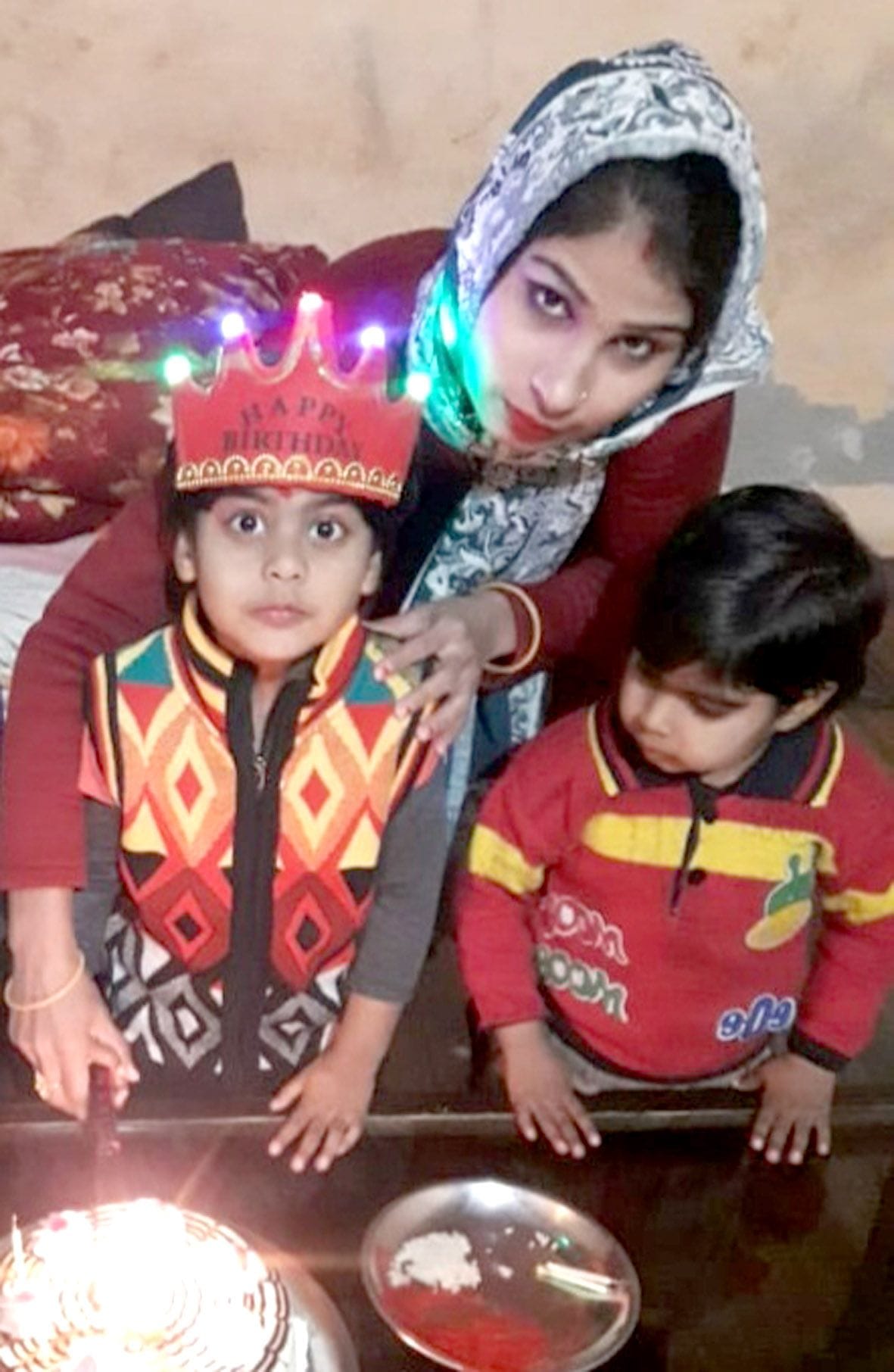 women jumped in river n died with two kids