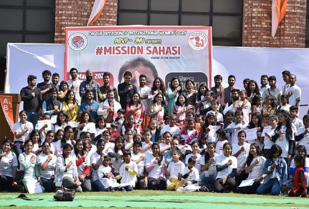 JNU students learn special methods for self-defense on International Women Day