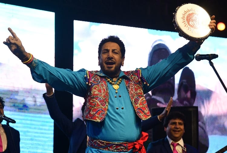 Uproar in Gurdas Mann's show at  Panjab University, Chandigarh