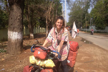 London woman arrived in India after traveling a cycle giving the message of humanity