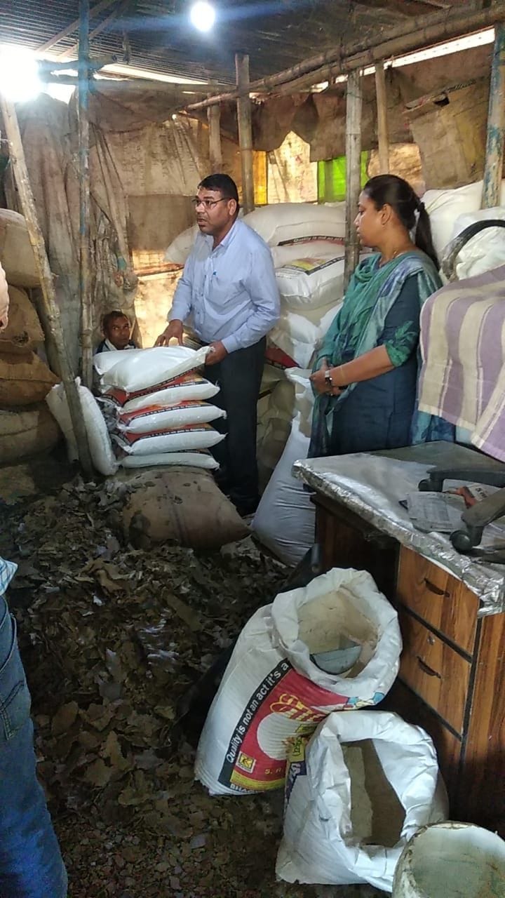 425 liters of mustard oil sewed, filled samples