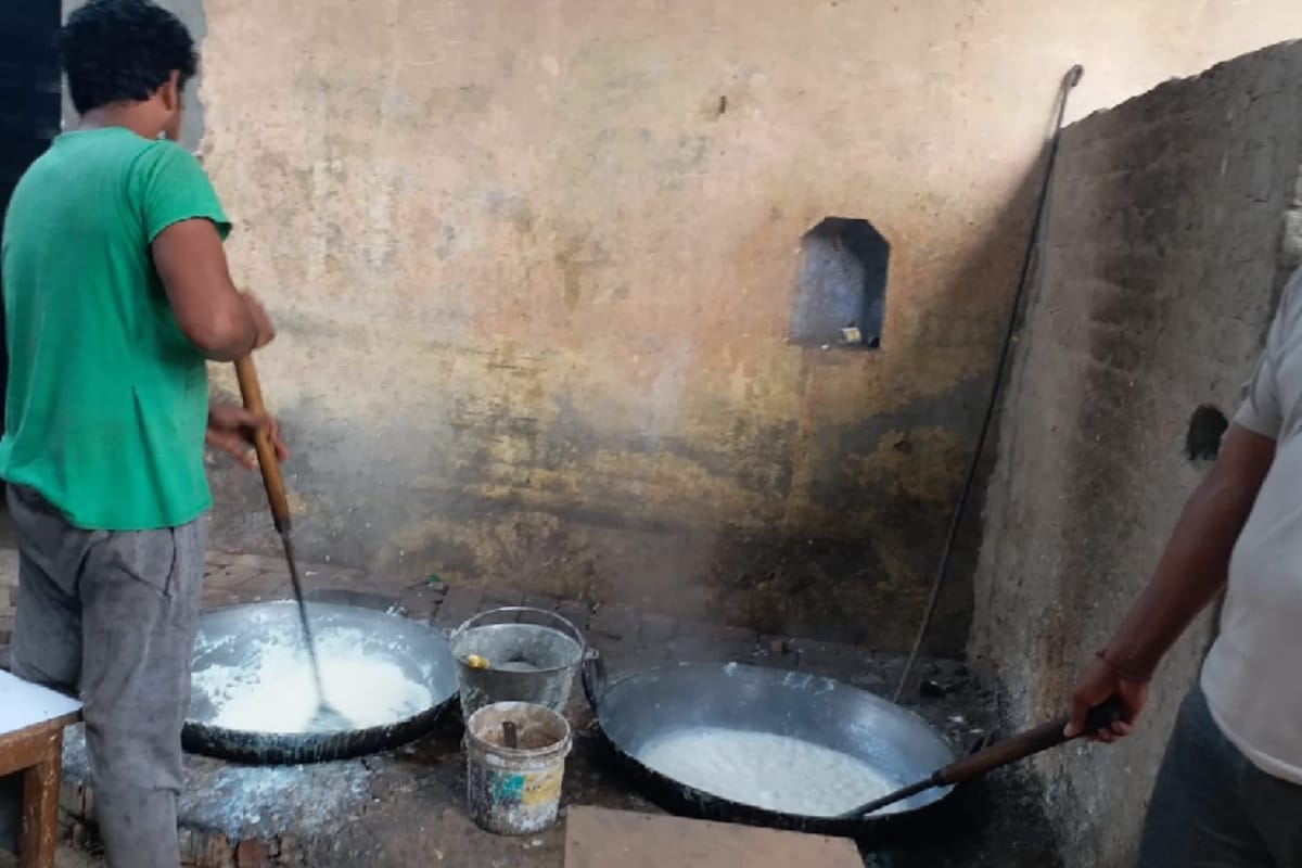 Fake and mixed sweets being supplied from Delhi to Dehradun from Meerut