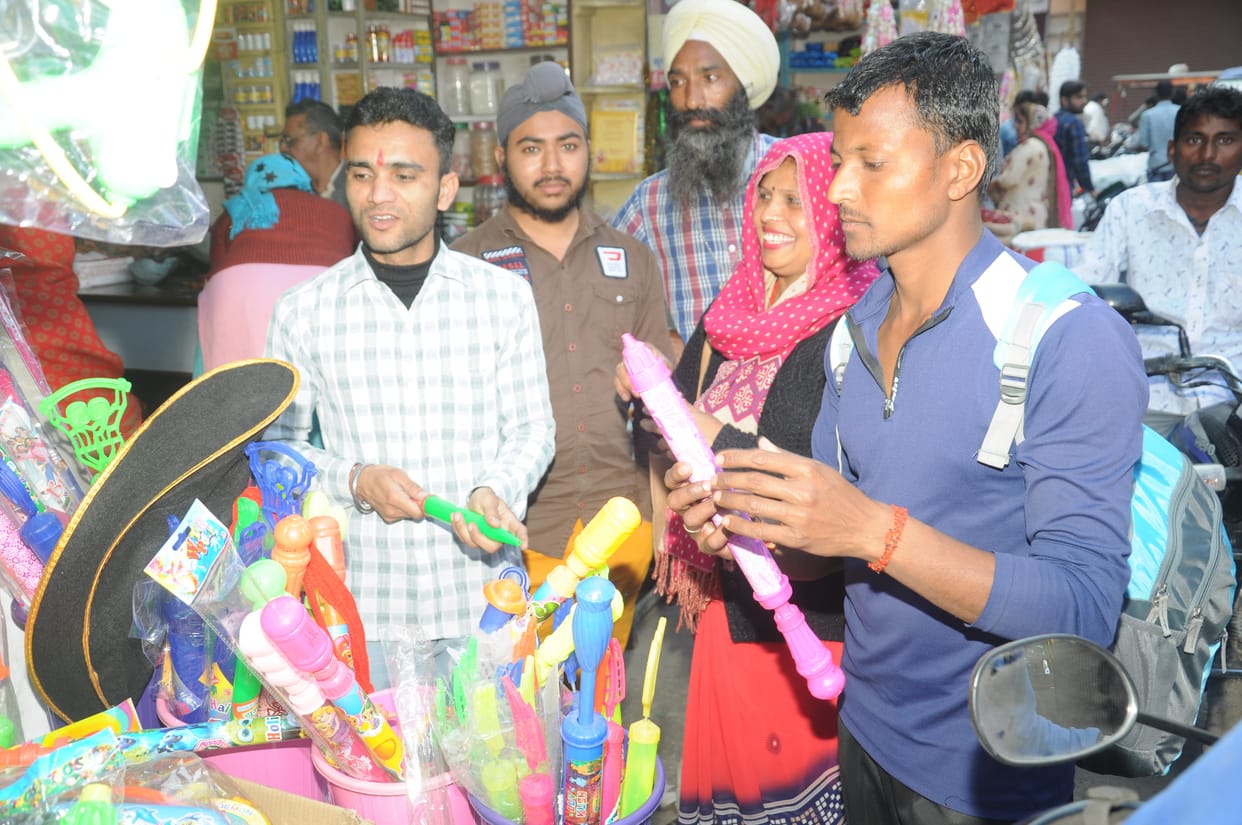 Markets buzzed for purchase on holi