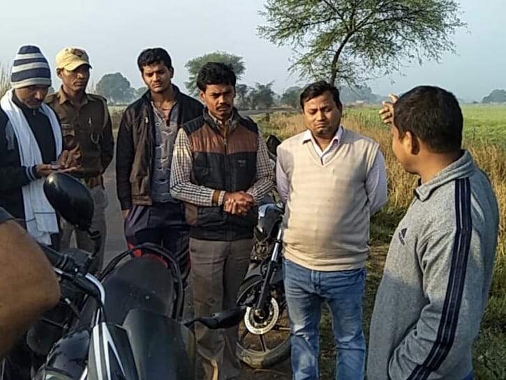 Bike riding miscreants looted the teacher with a gun