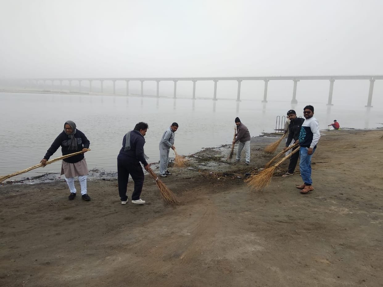Cleanliness drive on Yamuna coast in Auraiya